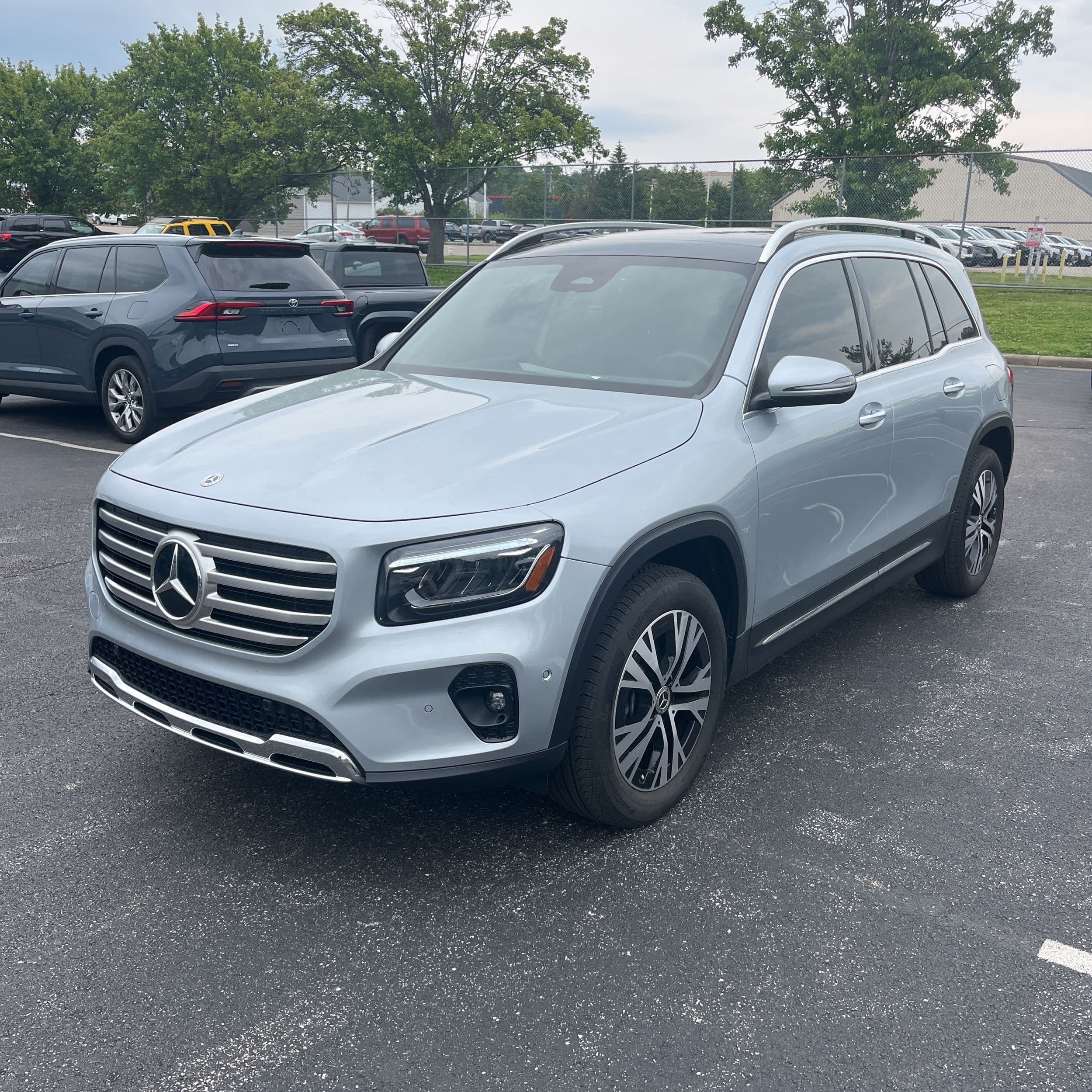 2025 Mercedes-Benz GLB 250